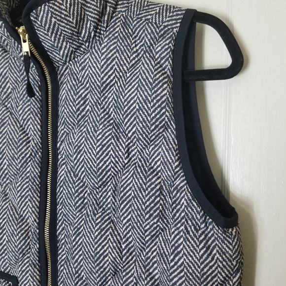 J CREW black cream chevron print down filled zipper sleeveless jacket ve… - Picture 4 of 8
